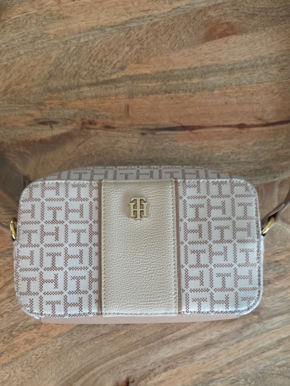 Tommy Hilfiger Logo Camera Bag Style Crossbody